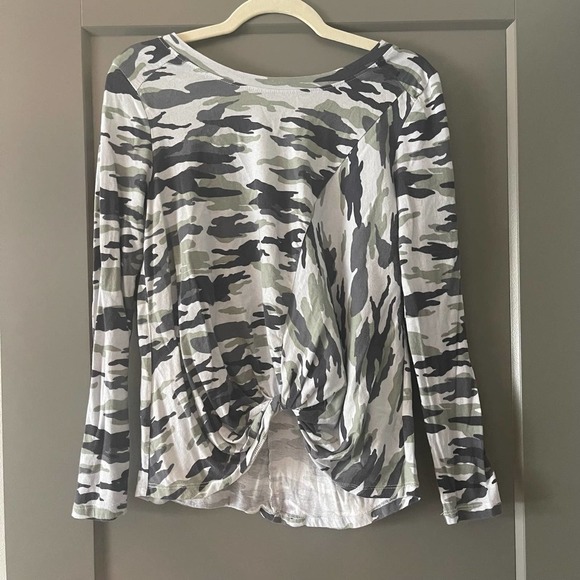 Z By Zella Tops - Z By Zella Round Neck Long Sleeve Knotted Front Pullover Camo Top Small